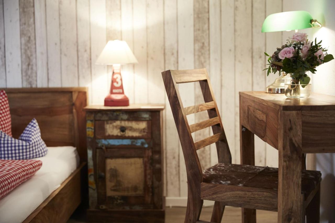 Bernstein-Hotel Bootshaus Бюзум Экстерьер фото