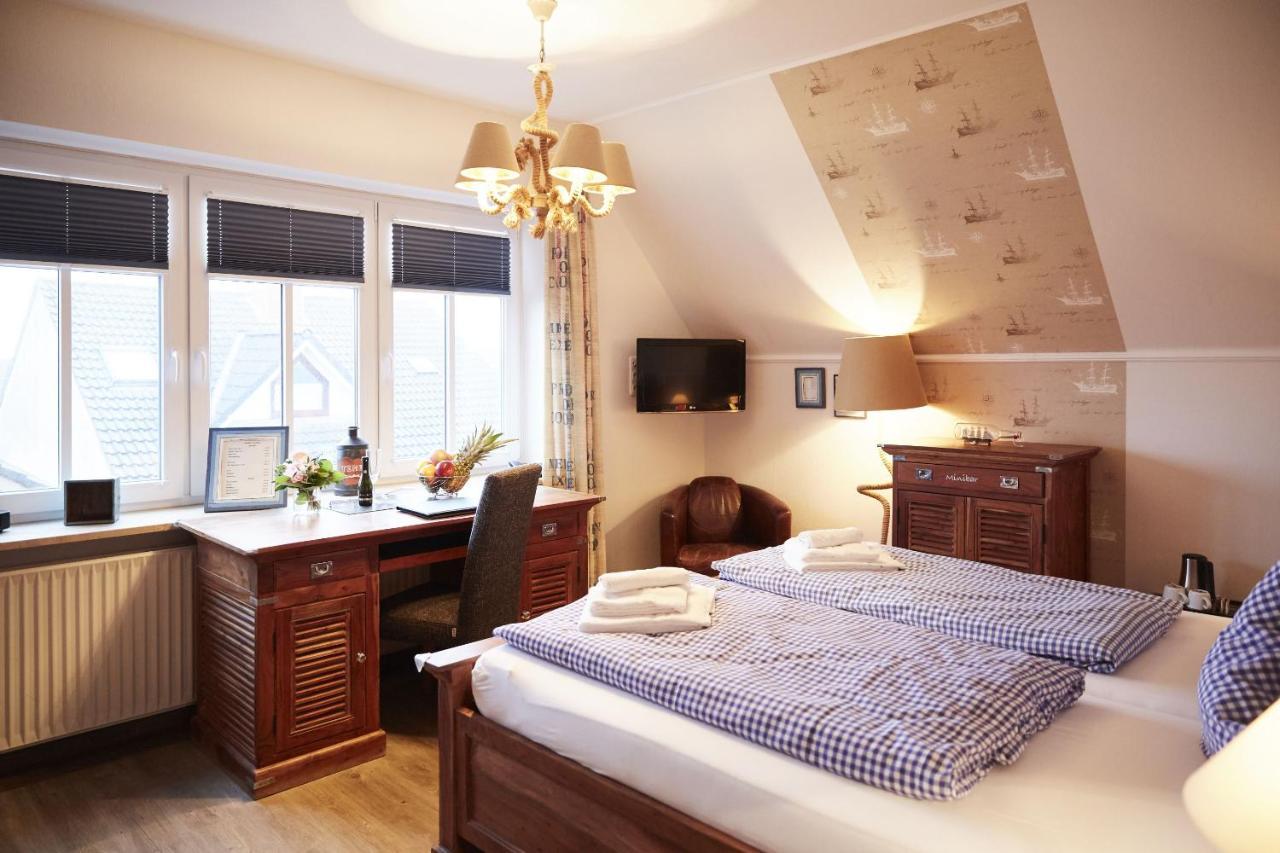 Bernstein-Hotel Bootshaus Бюзум Экстерьер фото