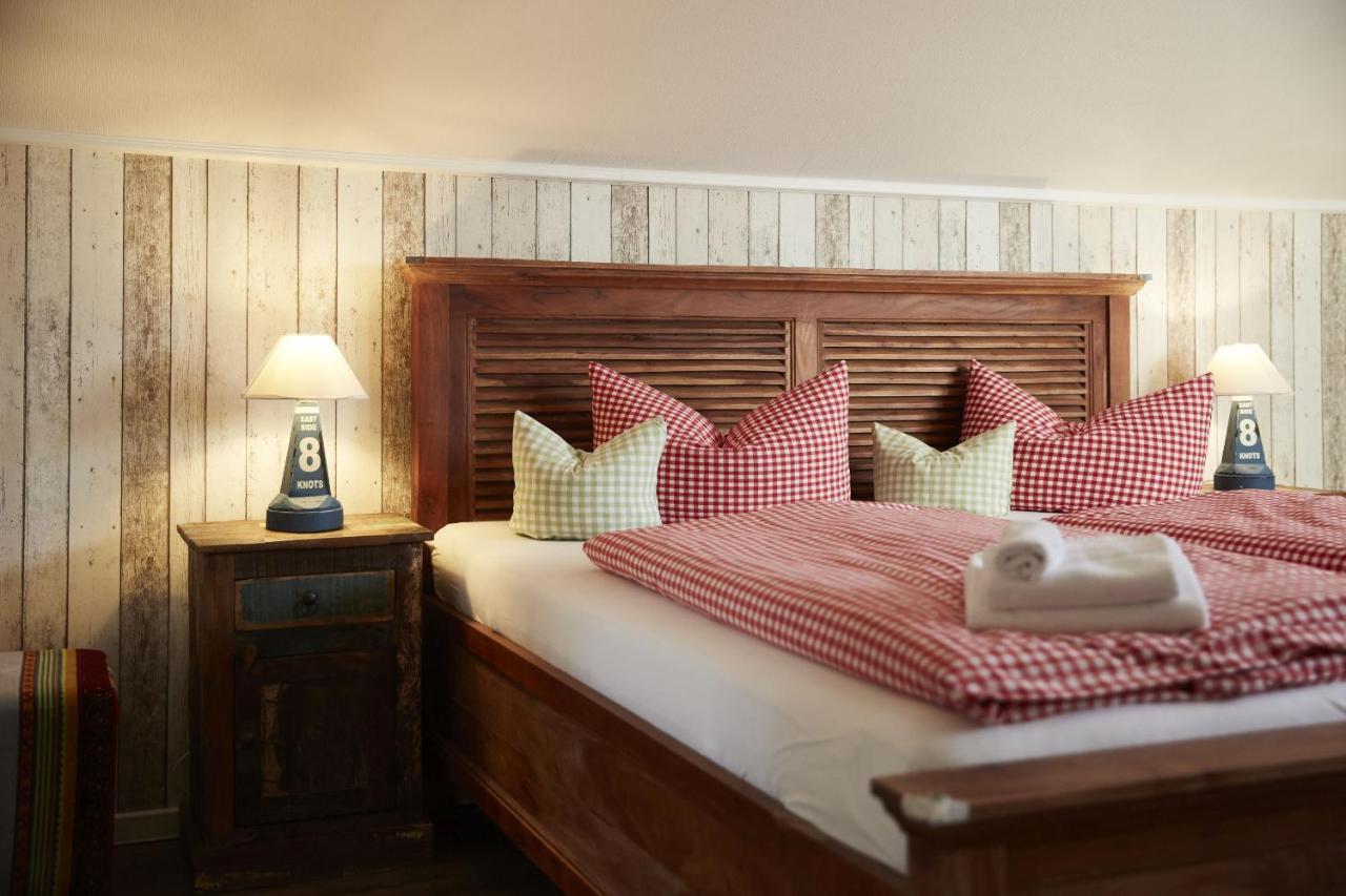 Bernstein-Hotel Bootshaus Бюзум Экстерьер фото