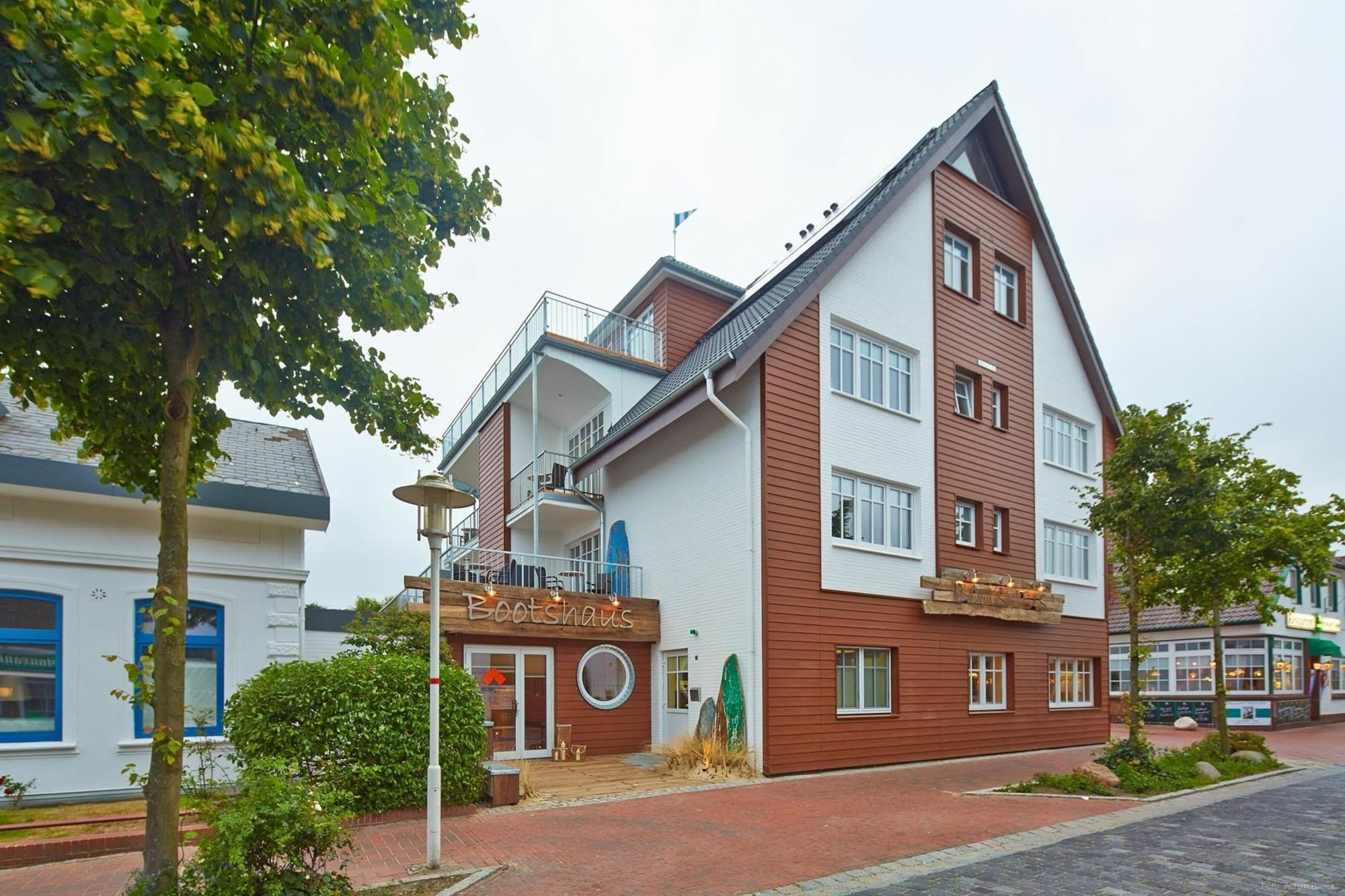 Bernstein-Hotel Bootshaus Бюзум Экстерьер фото